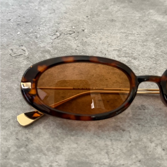 WeWoreWhat Beach Oval Sunglasses - Picture 5 of 5